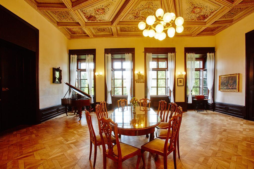 Отель Chateau Hostacov Экстерьер фото