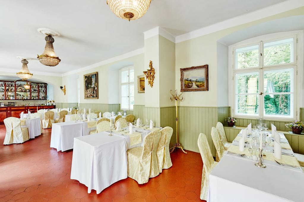 Отель Chateau Hostacov Экстерьер фото