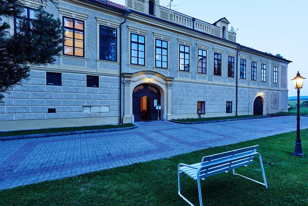 Отель Chateau Hostacov Экстерьер фото