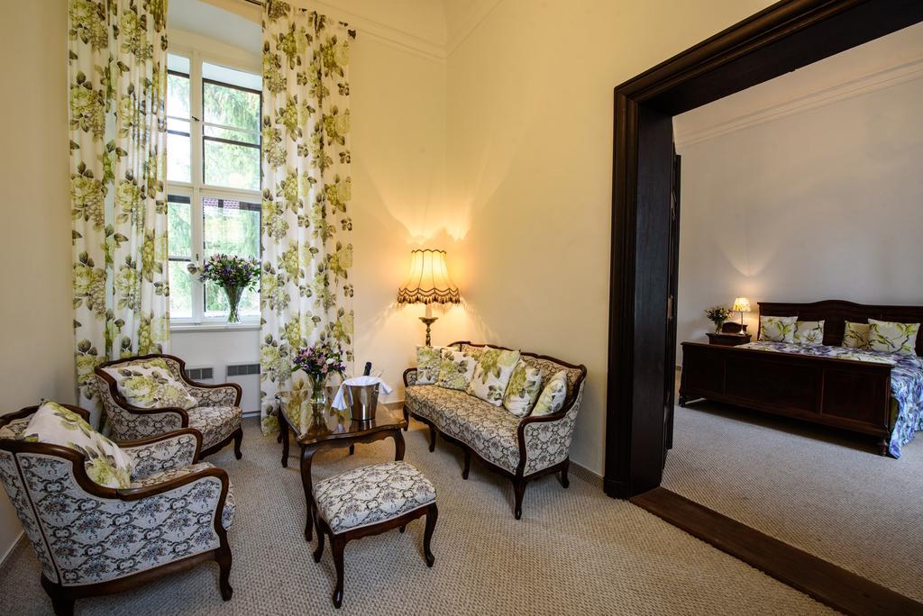 Отель Chateau Hostacov Экстерьер фото