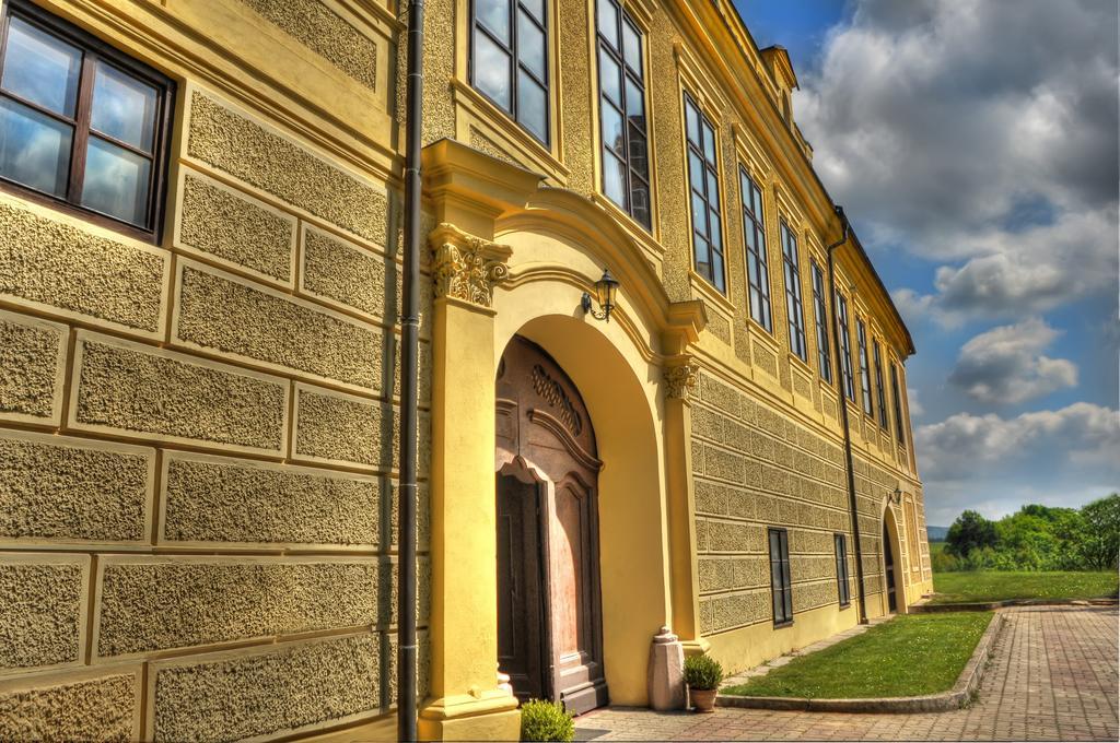 Отель Chateau Hostacov Экстерьер фото