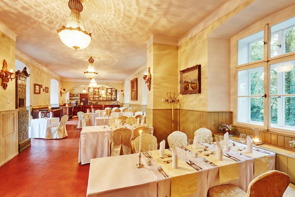 Отель Chateau Hostacov Экстерьер фото