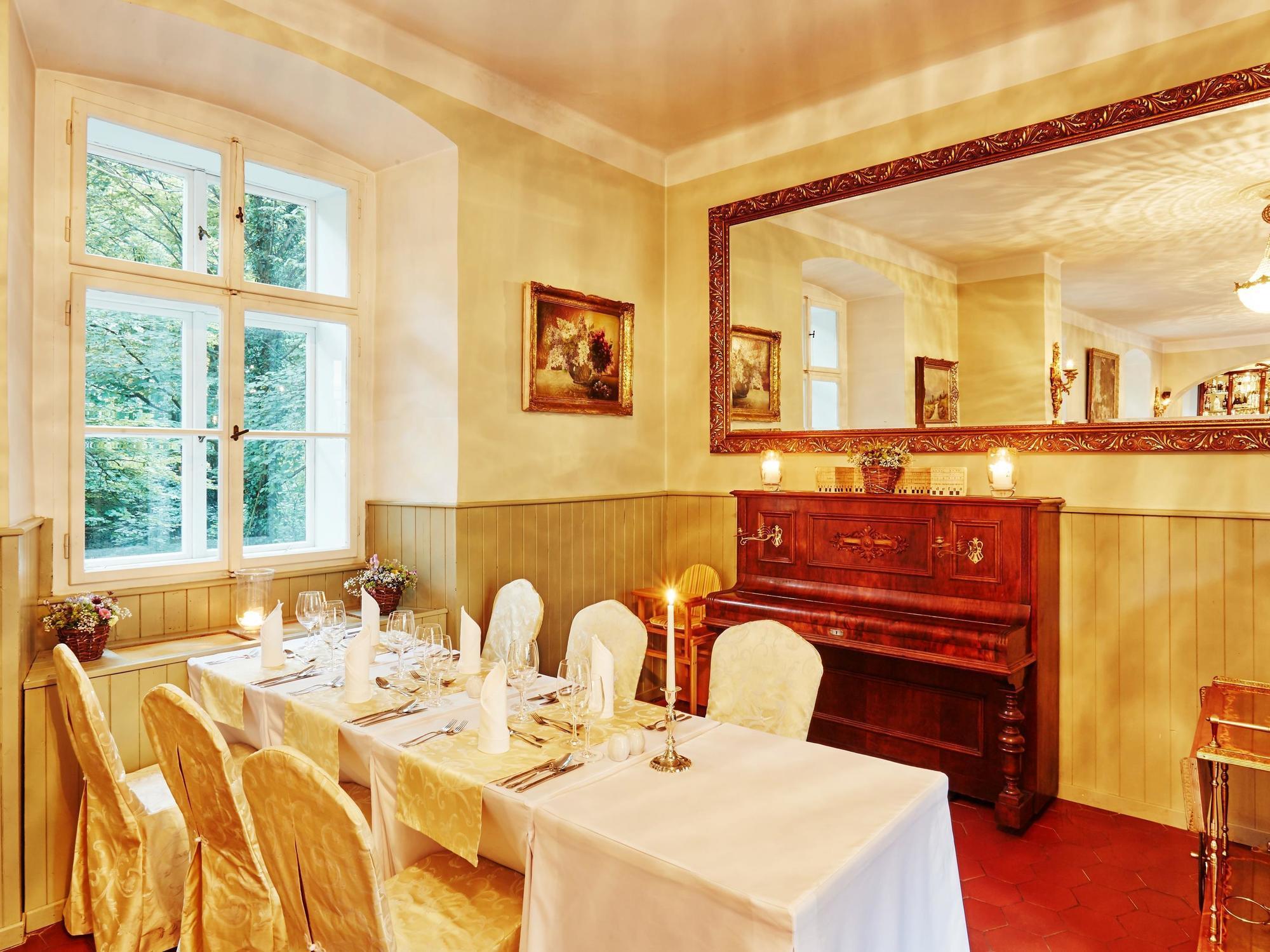 Отель Chateau Hostacov Экстерьер фото