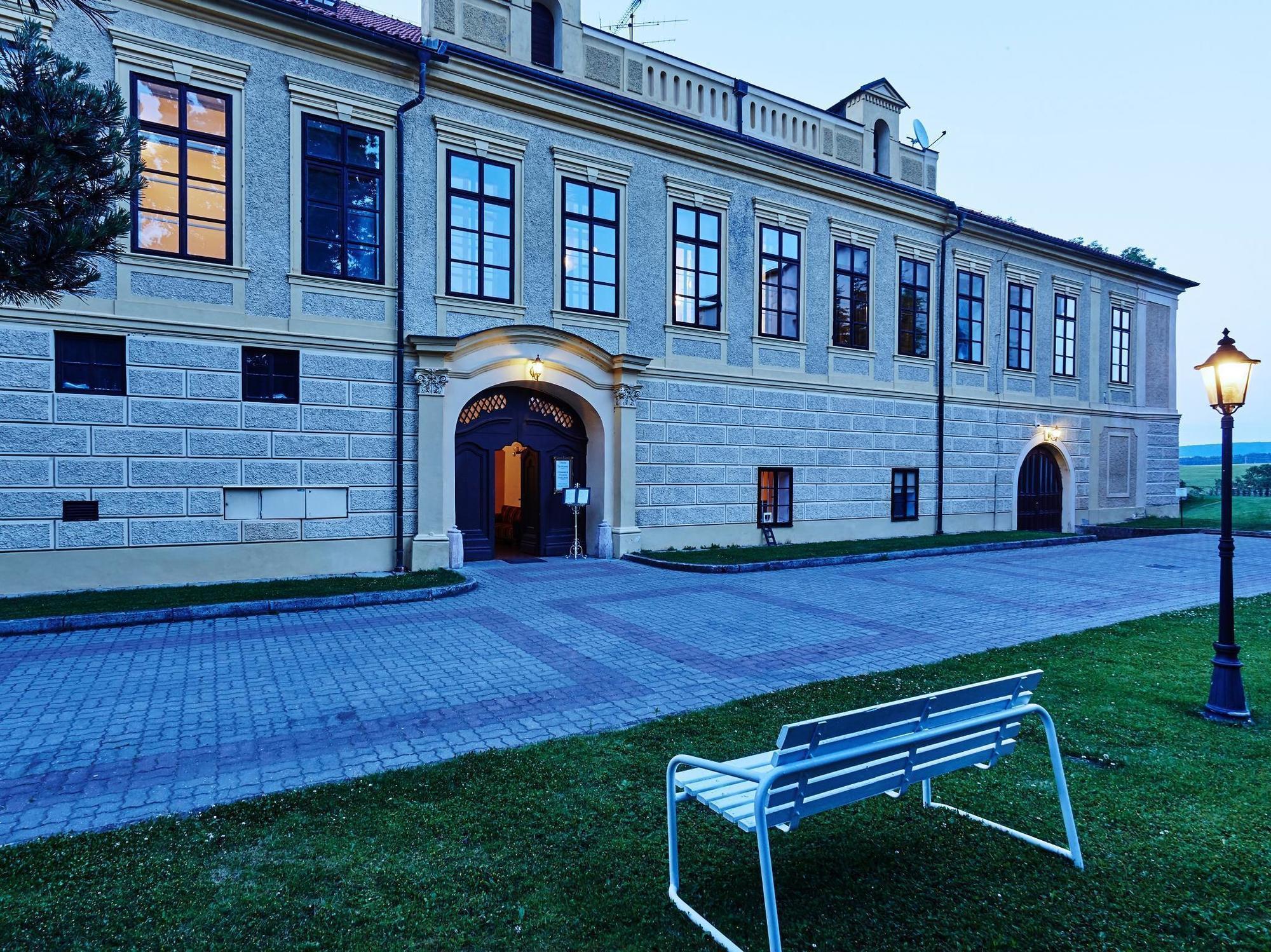 Отель Chateau Hostacov Экстерьер фото