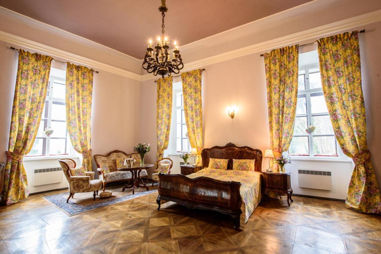 Отель Chateau Hostacov Экстерьер фото