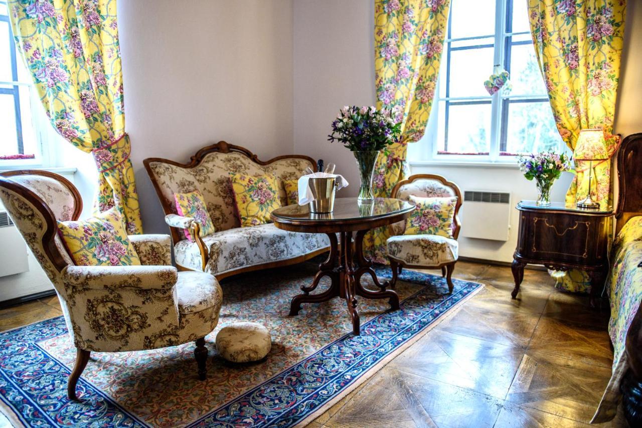 Отель Chateau Hostacov Экстерьер фото