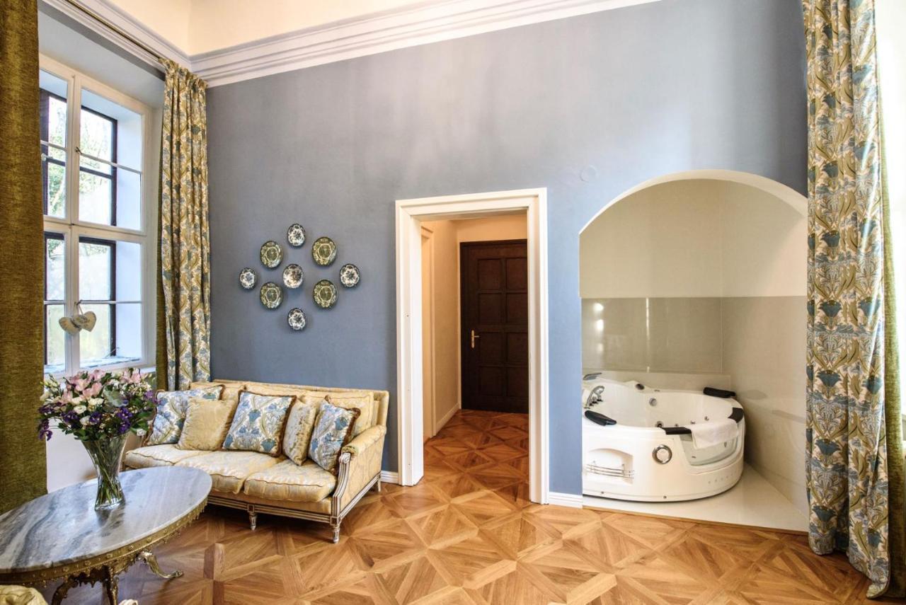 Отель Chateau Hostacov Экстерьер фото